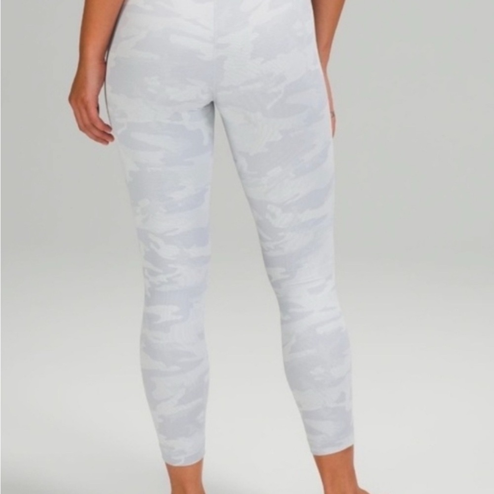 Lululemon Athletica Wunder Under Leggings – White Camo – Size 8 – EUC